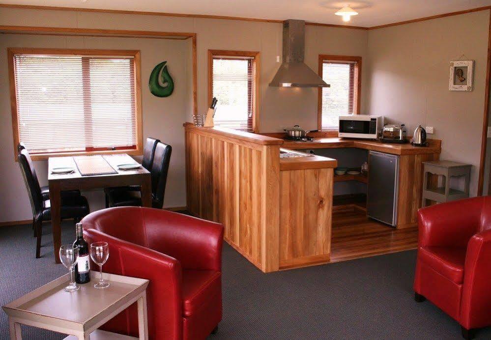 The Whistling Frog Resort Chaslands Buitenkant foto