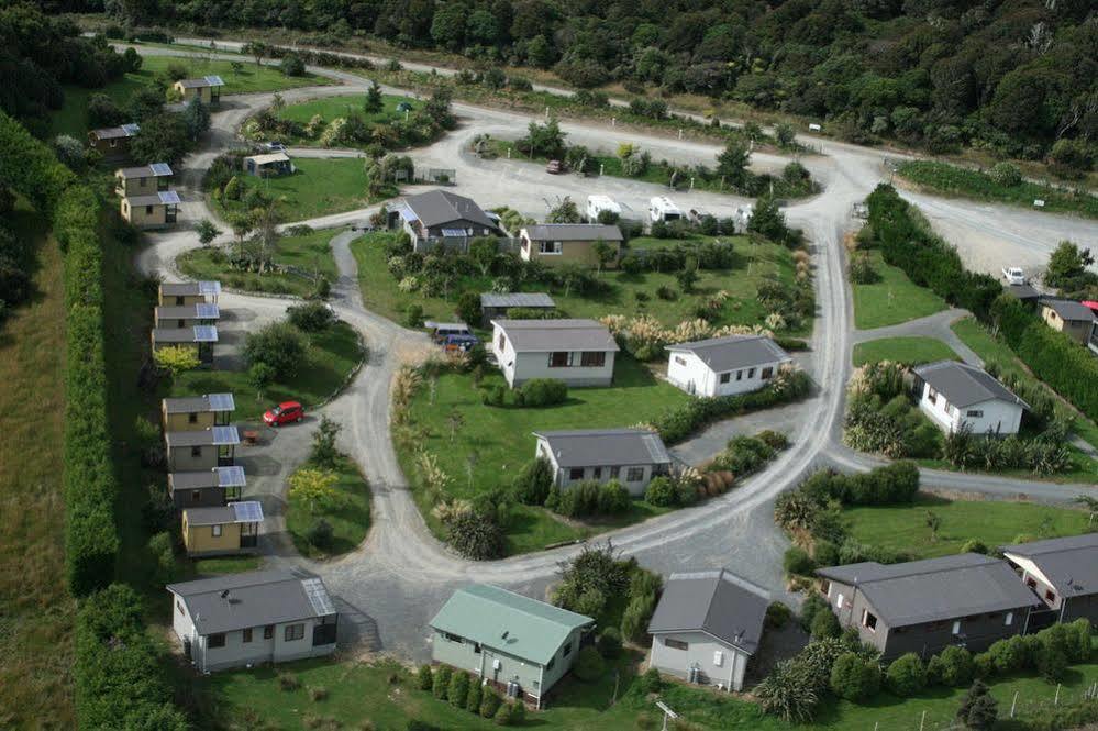 The Whistling Frog Resort Chaslands Buitenkant foto