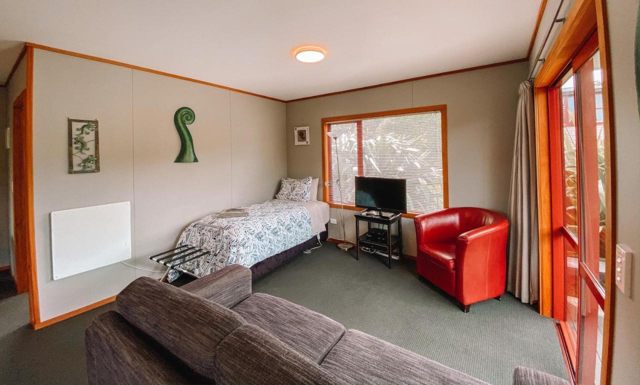 The Whistling Frog Resort Chaslands Buitenkant foto