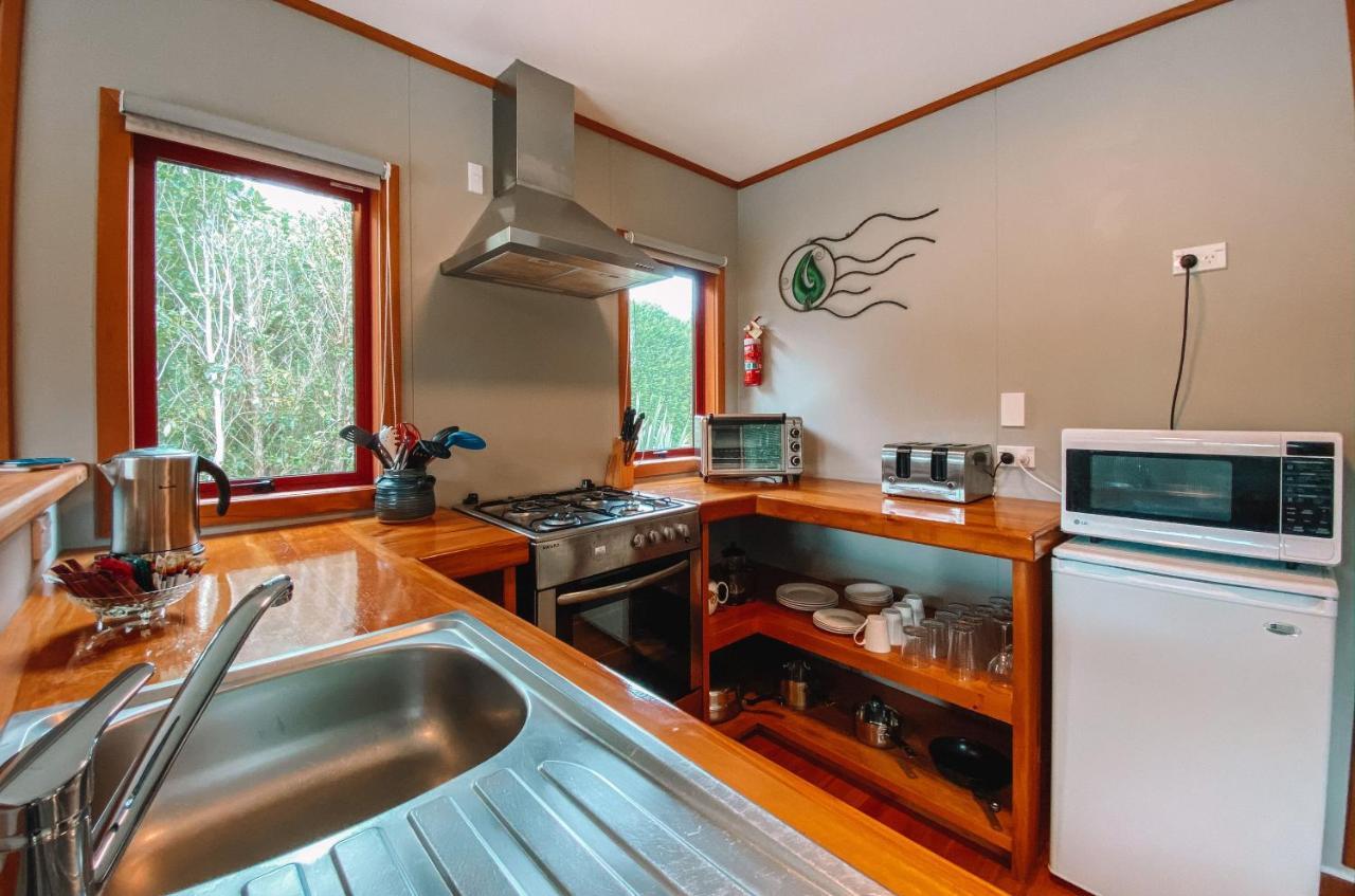 The Whistling Frog Resort Chaslands Buitenkant foto